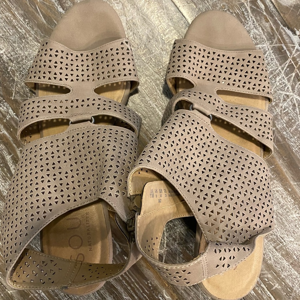 Naturalizer Soul sandals size 11M
